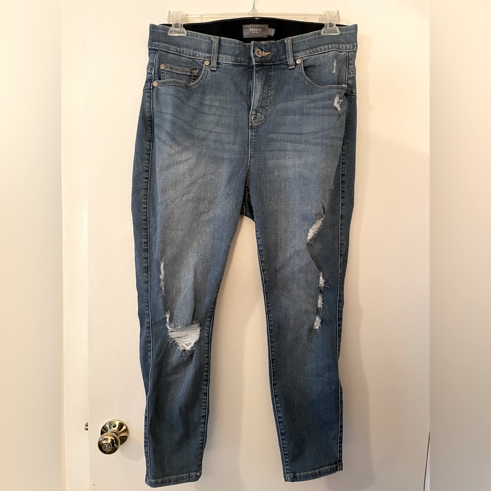 Torrid Bombshell Skinny Ripped Jeans size 16 short